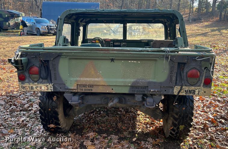 image for item JU9798 Am General M998 HMMWV  SUV