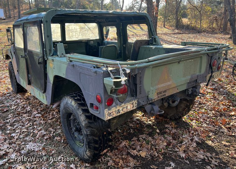 image for item JU9798 Am General M998 HMMWV  SUV