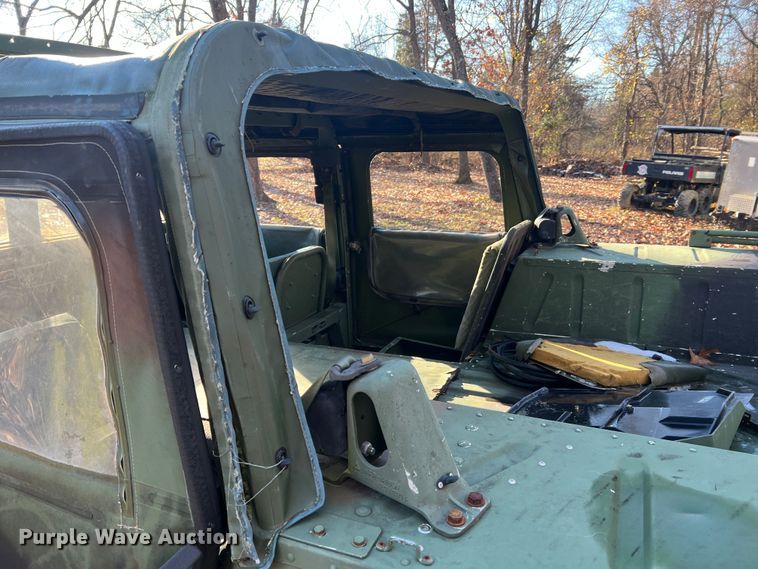 image for item JU9798 Am General M998 HMMWV  SUV