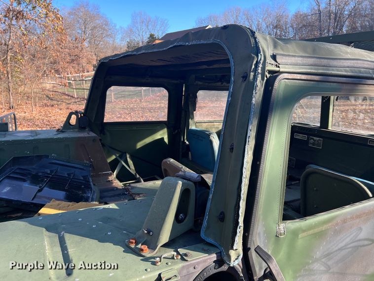 image for item JU9798 Am General M998 HMMWV  SUV