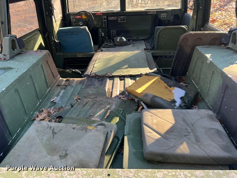 image for item JU9798 Am General M998 HMMWV  SUV