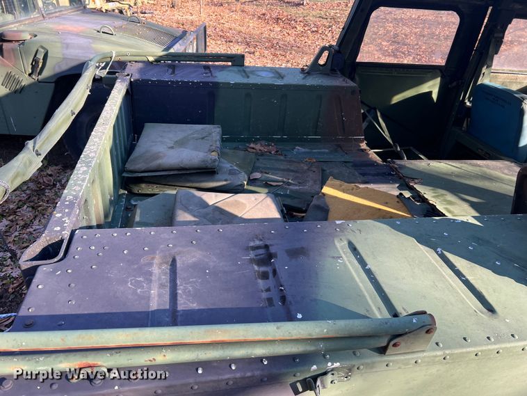 image for item JU9798 Am General M998 HMMWV  SUV