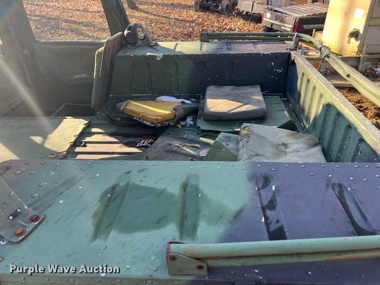 image for item JU9798 Am General M998 HMMWV  SUV