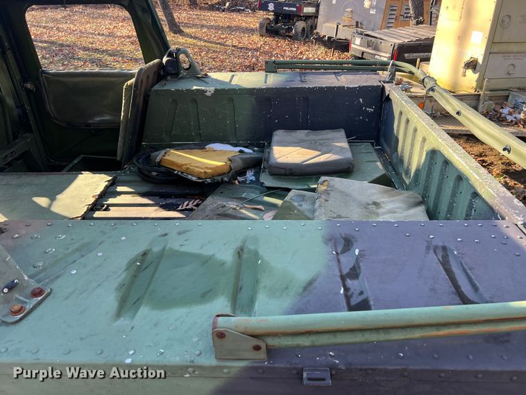 image for item JU9798 Am General M998 HMMWV  SUV