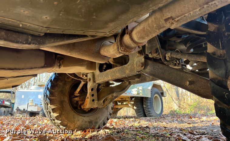 image for item JU9798 Am General M998 HMMWV  SUV