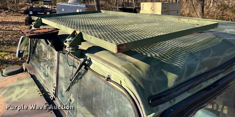 image for item JU9798 Am General M998 HMMWV  SUV