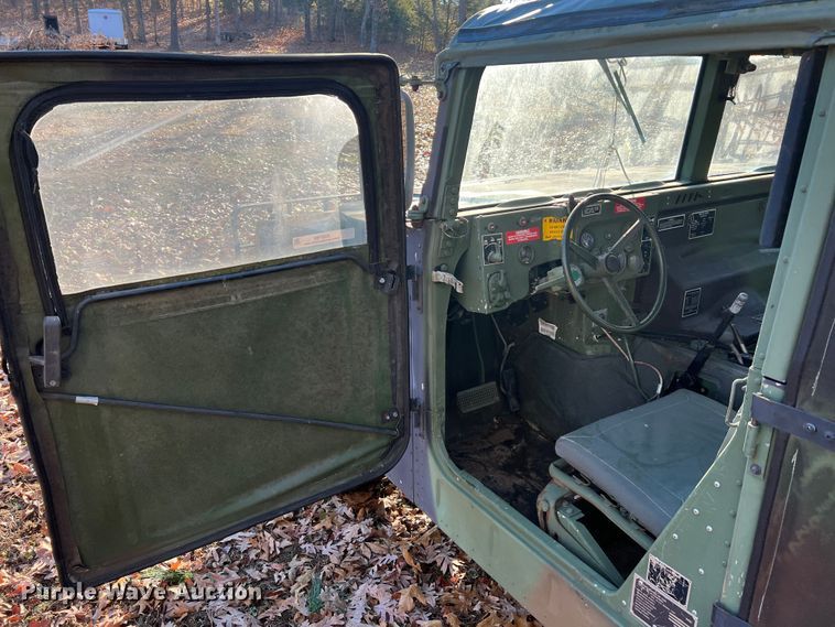 image for item JU9798 Am General M998 HMMWV  SUV
