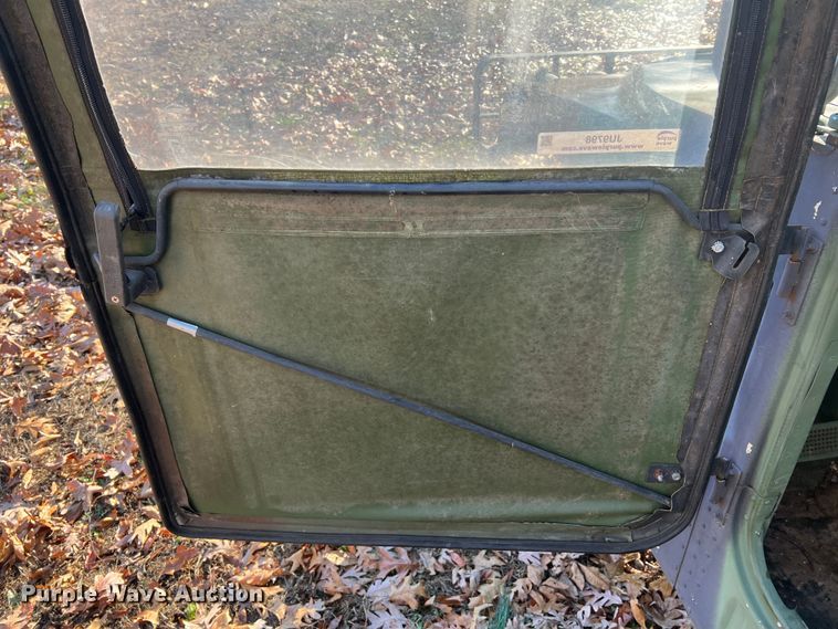 image for item JU9798 Am General M998 HMMWV  SUV