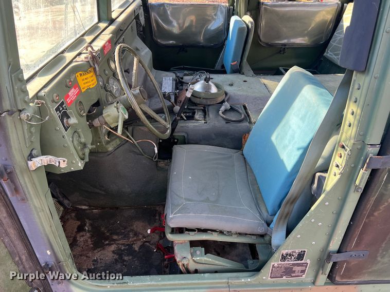 image for item JU9798 Am General M998 HMMWV  SUV