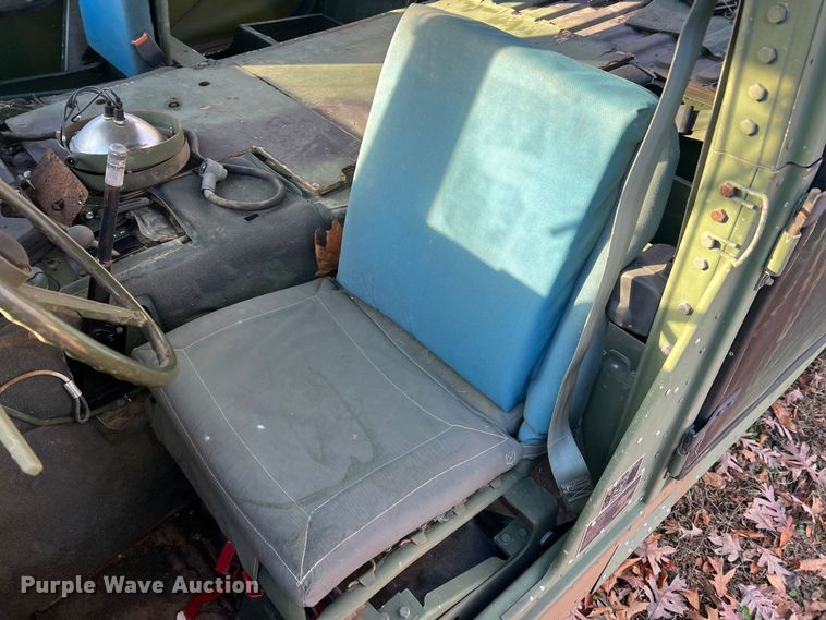 image for item JU9798 Am General M998 HMMWV  SUV