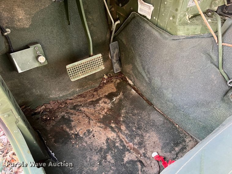 image for item JU9798 Am General M998 HMMWV  SUV