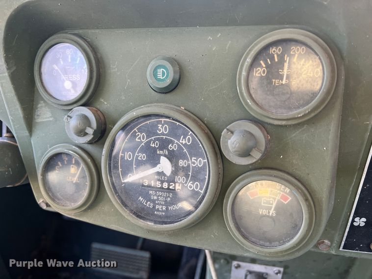 image for item JU9798 Am General M998 HMMWV  SUV