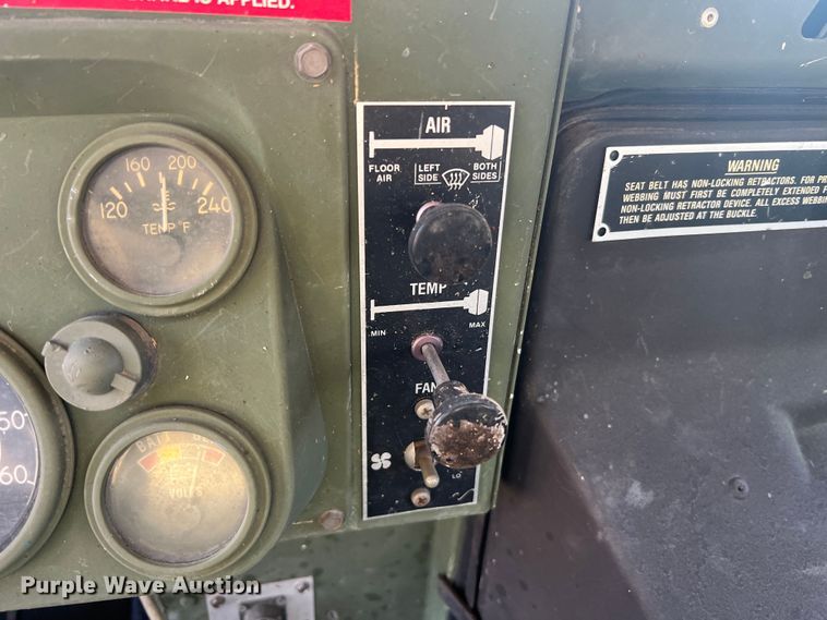 image for item JU9798 Am General M998 HMMWV  SUV