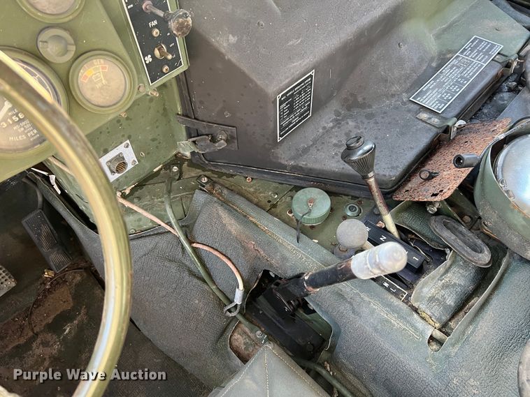 image for item JU9798 Am General M998 HMMWV  SUV