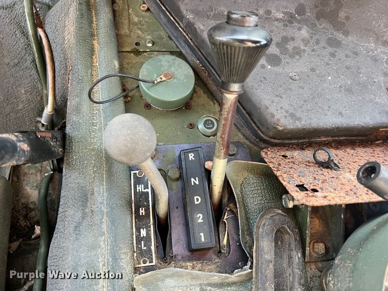 image for item JU9798 Am General M998 HMMWV  SUV