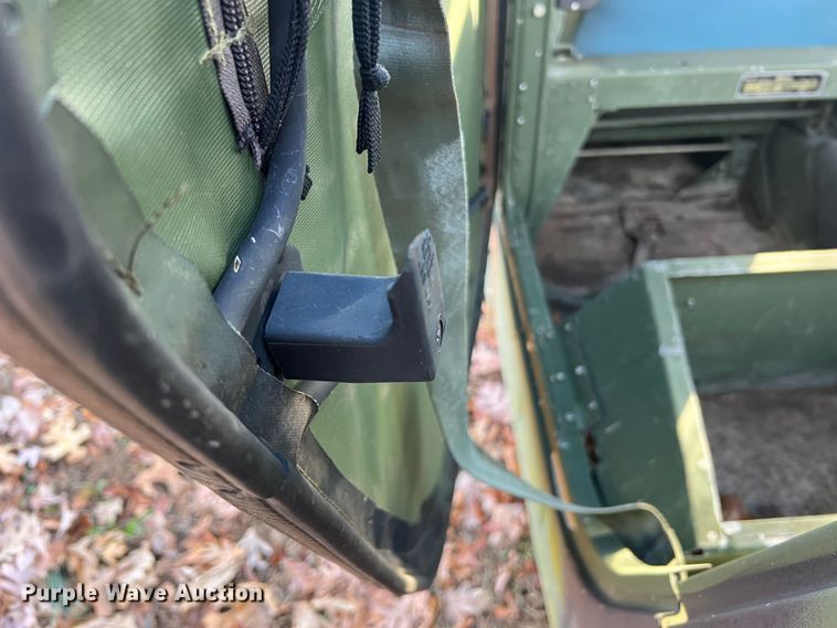 image for item JU9798 Am General M998 HMMWV  SUV