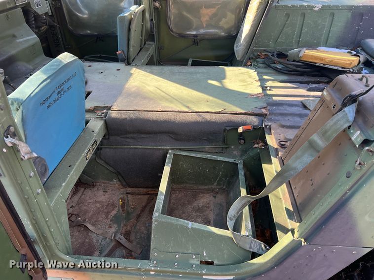 image for item JU9798 Am General M998 HMMWV  SUV