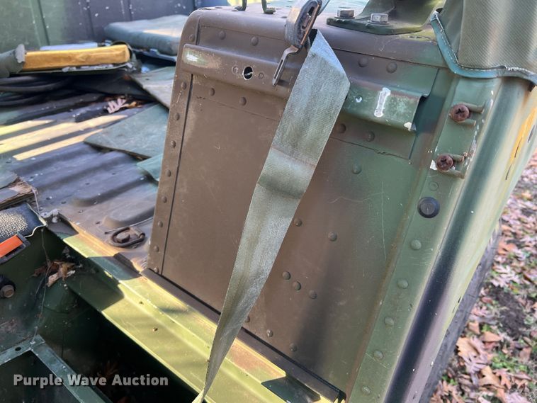 image for item JU9798 Am General M998 HMMWV  SUV