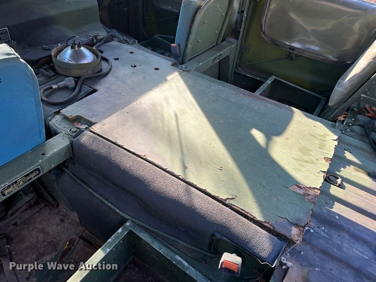 image for item JU9798 Am General M998 HMMWV  SUV