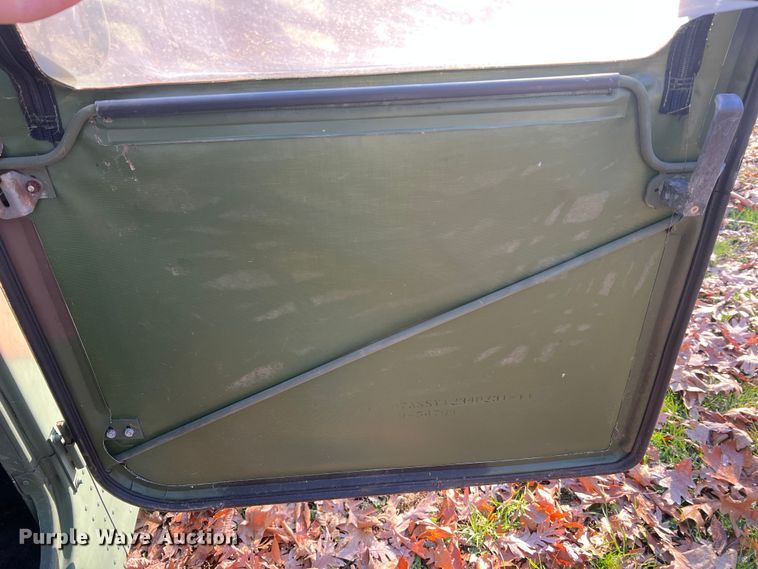 image for item JU9798 Am General M998 HMMWV  SUV