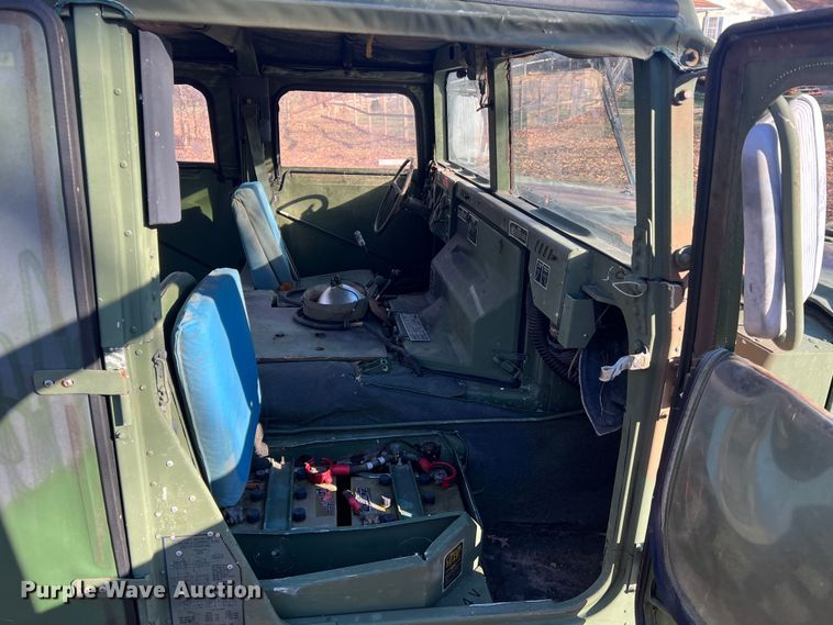 image for item JU9798 Am General M998 HMMWV  SUV