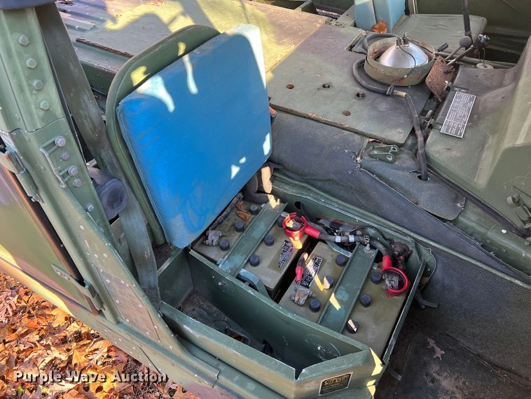 image for item JU9798 Am General M998 HMMWV  SUV