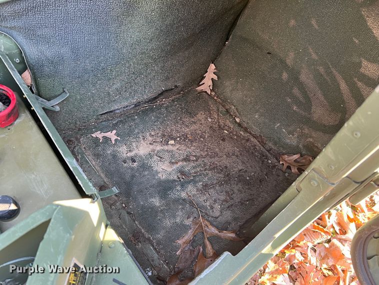 image for item JU9798 Am General M998 HMMWV  SUV