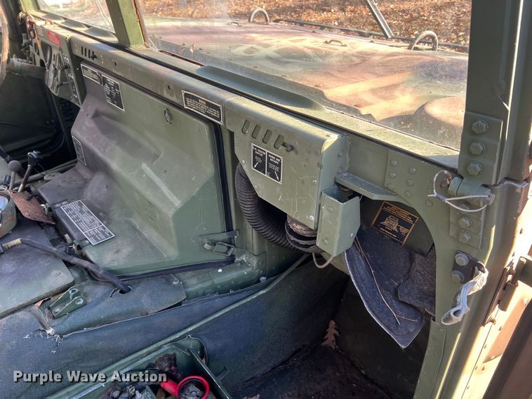 image for item JU9798 Am General M998 HMMWV  SUV