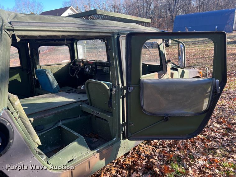 image for item JU9798 Am General M998 HMMWV  SUV