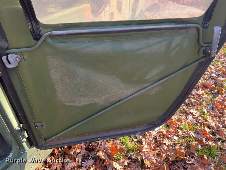 image for item JU9798 Am General M998 HMMWV  SUV