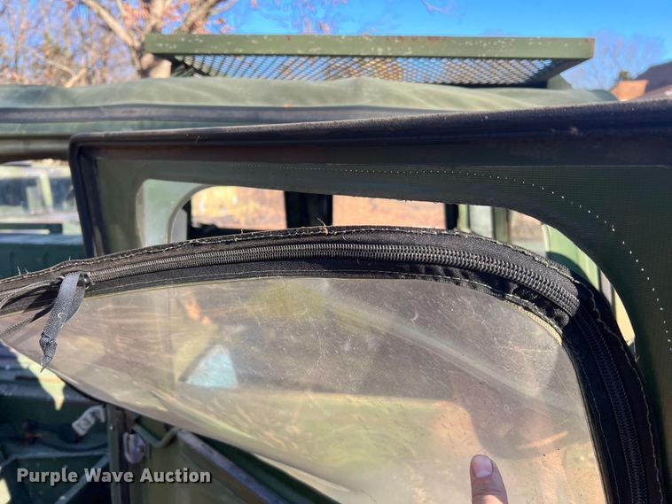 image for item JU9798 Am General M998 HMMWV  SUV