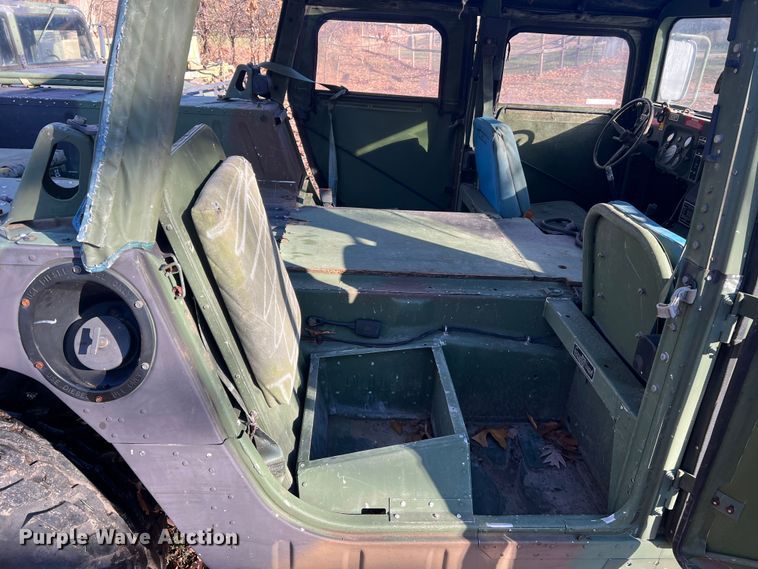 image for item JU9798 Am General M998 HMMWV  SUV