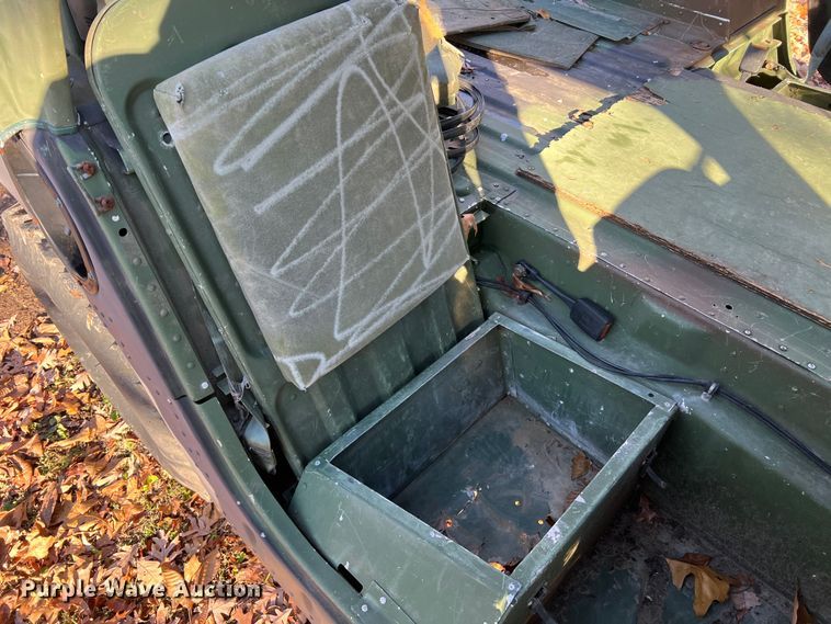 image for item JU9798 Am General M998 HMMWV  SUV