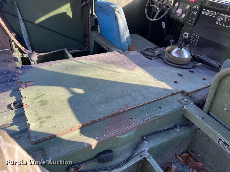 image for item JU9798 Am General M998 HMMWV  SUV