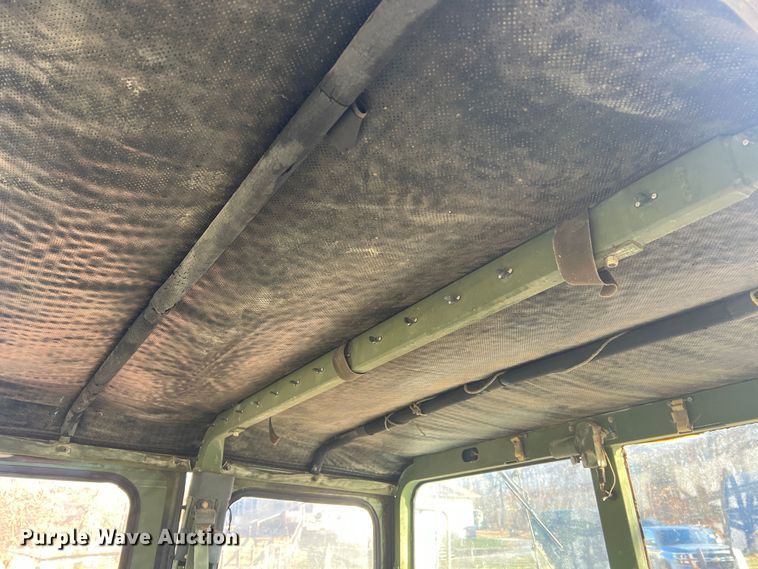 image for item JU9798 Am General M998 HMMWV  SUV