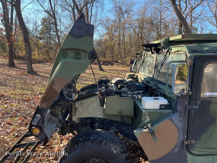 image for item JU9798 Am General M998 HMMWV  SUV