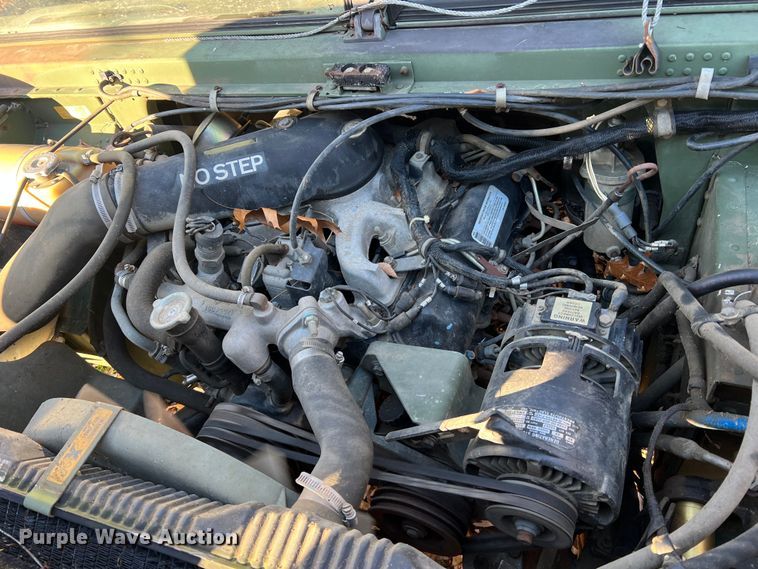 image for item JU9798 Am General M998 HMMWV  SUV