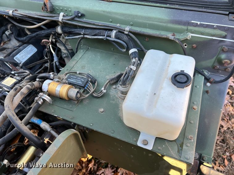 image for item JU9798 Am General M998 HMMWV  SUV