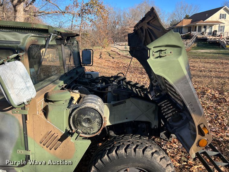 image for item JU9798 Am General M998 HMMWV  SUV