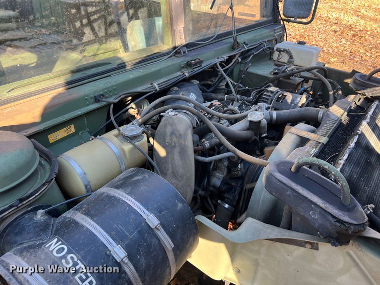 image for item JU9798 Am General M998 HMMWV  SUV