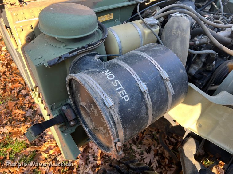 image for item JU9798 Am General M998 HMMWV  SUV