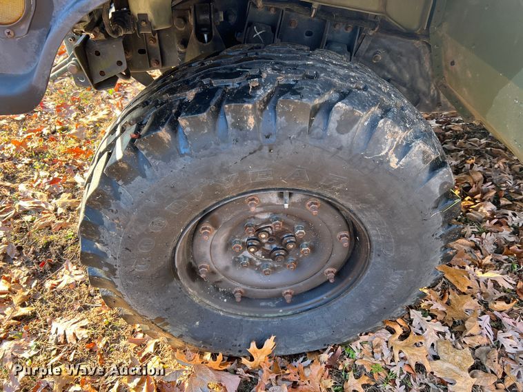 image for item JU9798 Am General M998 HMMWV  SUV