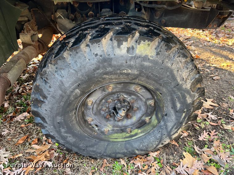 image for item JU9798 Am General M998 HMMWV  SUV