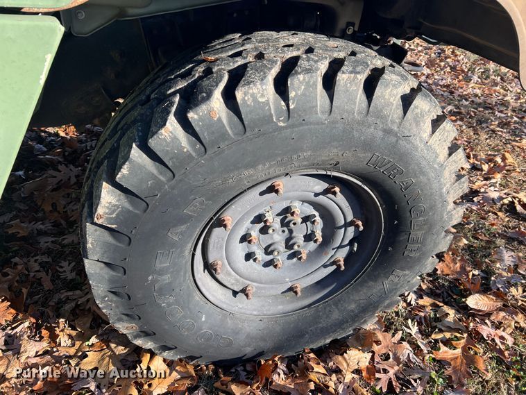 image for item JU9798 Am General M998 HMMWV  SUV