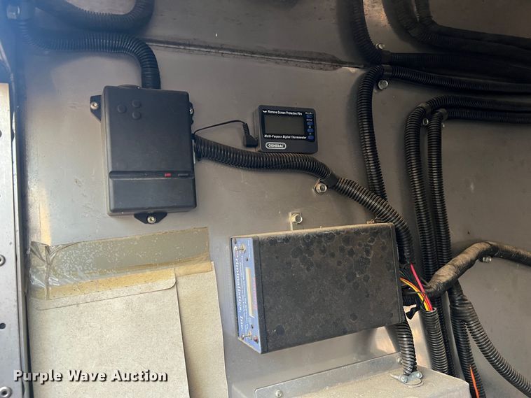 image for item JU9799 2014 Jackson Creek SST4  K-9 trailer