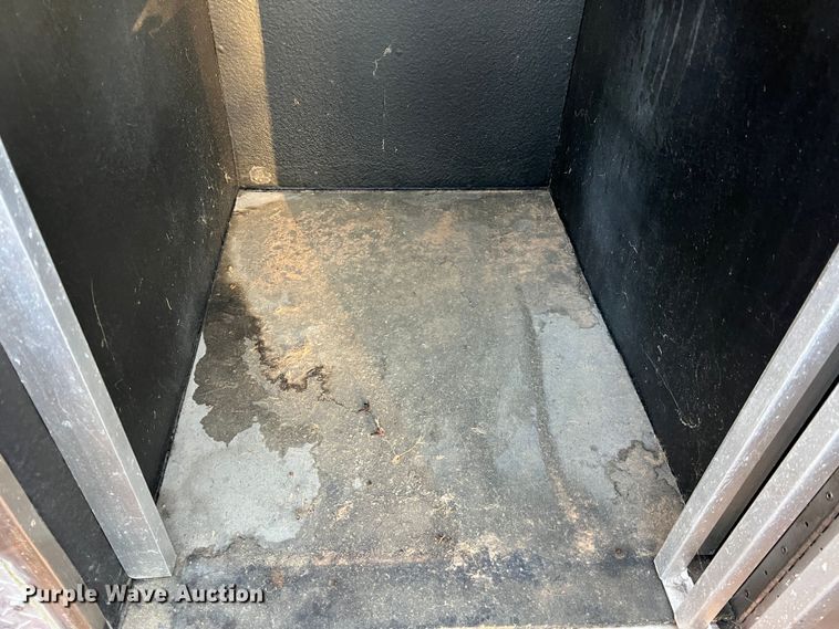 image for item JU9799 2014 Jackson Creek SST4  K-9 trailer