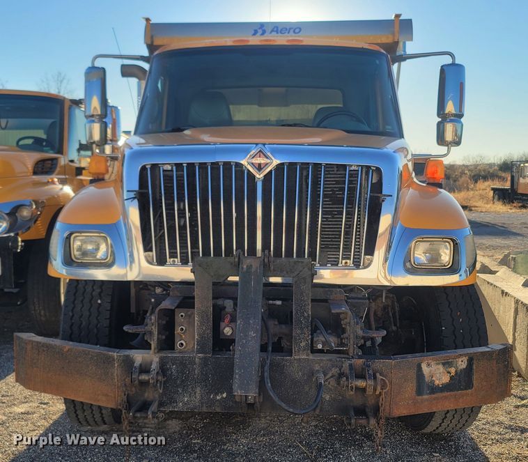 image for item JU9804 2005 International 7400  dump truck