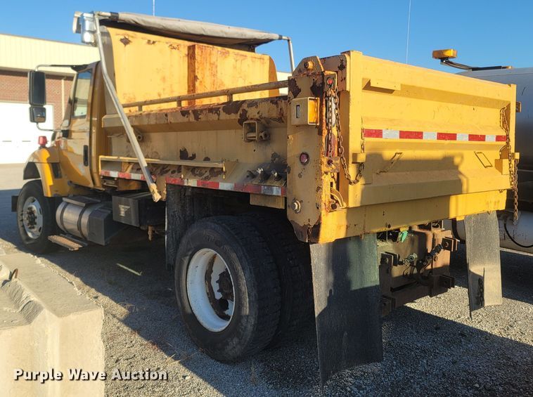 image for item JU9804 2005 International 7400  dump truck