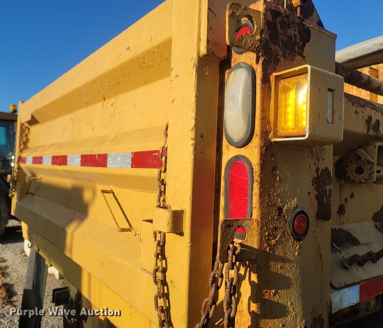 image for item JU9804 2005 International 7400  dump truck