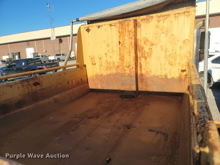 image for item JU9804 2005 International 7400  dump truck